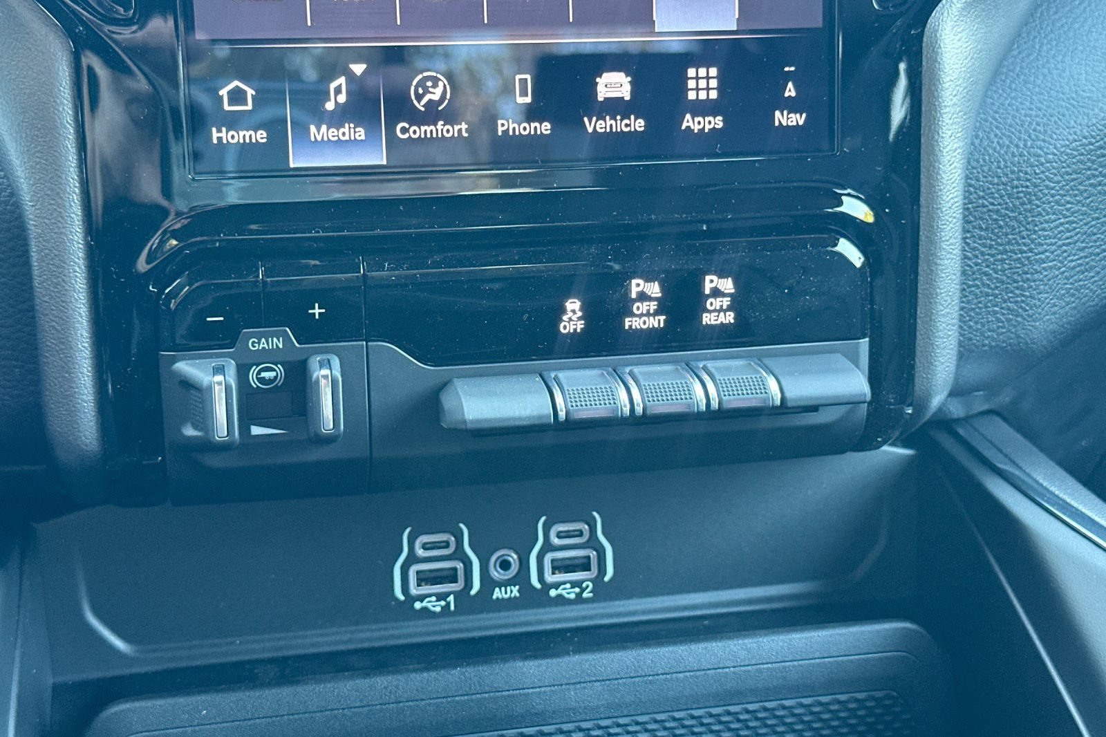 New 2026 RAM 1500 Laramie w/ Night Edition AWD/4WD image 19