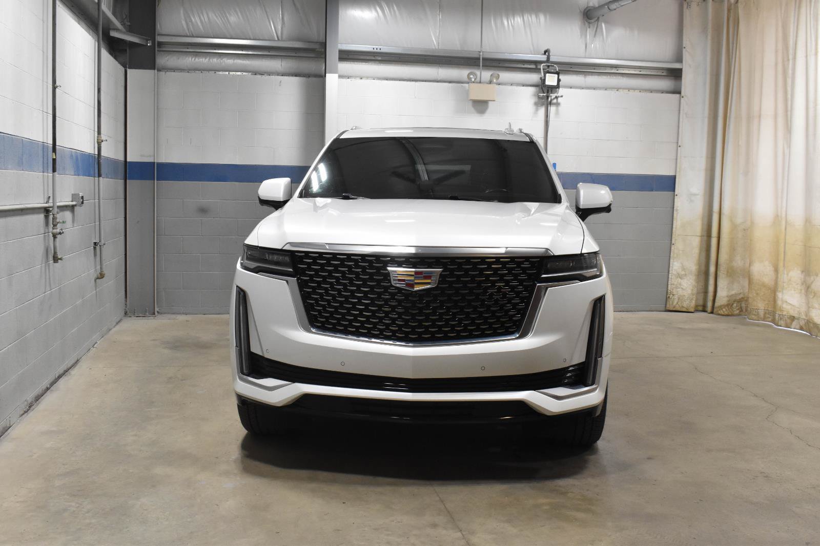 Used 2023 Cadillac Escalade ESV Premium Luxury w/ LPO, Floor Liner Package AWD/4WD image 33