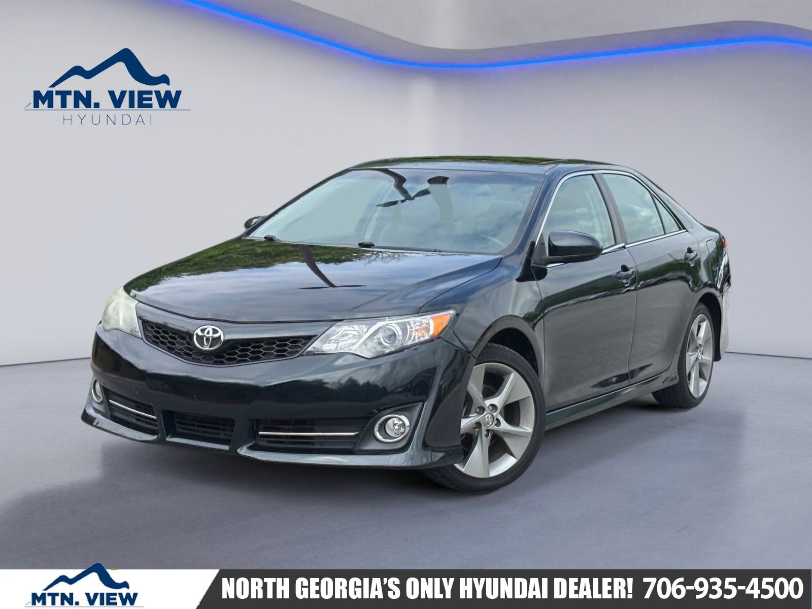 Used 2014 Toyota Camry SE w/ Moonroof Package