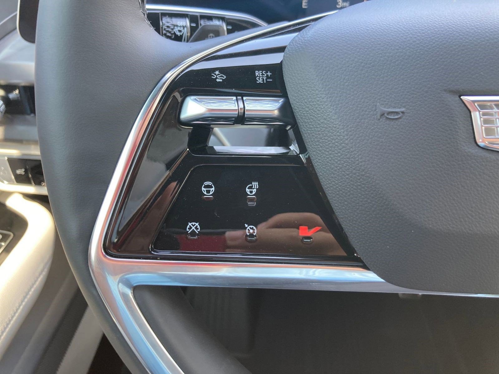 New 2026 Cadillac Vistiq Luxury w/ LPO, Floor Liner Package image 14