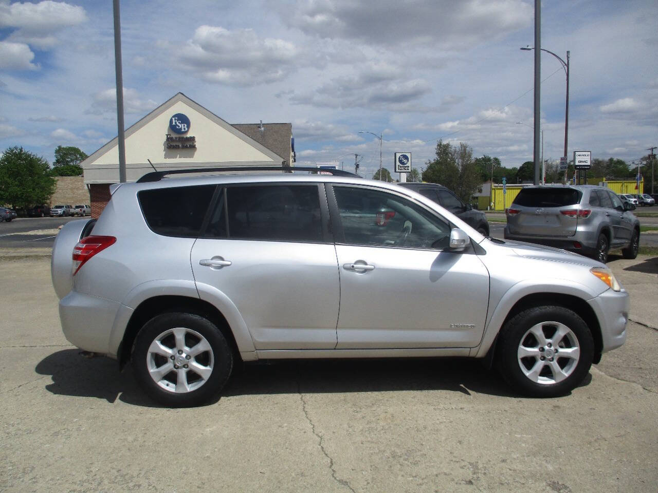 Used 2010 Toyota RAV4 Limited AWD/4WD image 8