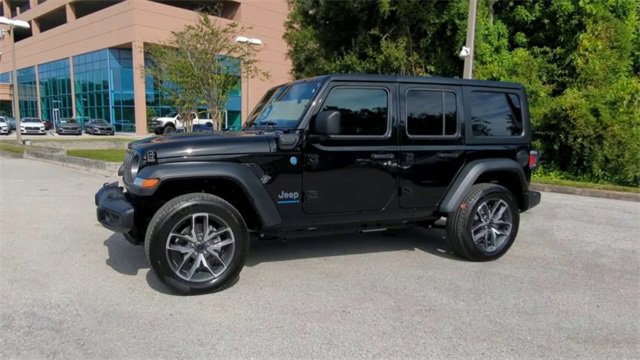 Used 2025 Jeep Wrangler Sport S w/ Convenience Group image 13