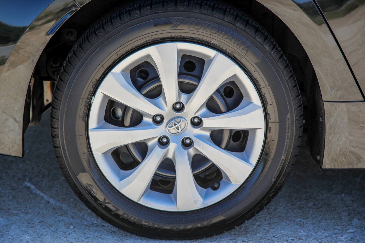 Used 2021 Toyota Corolla LE FWD image 18