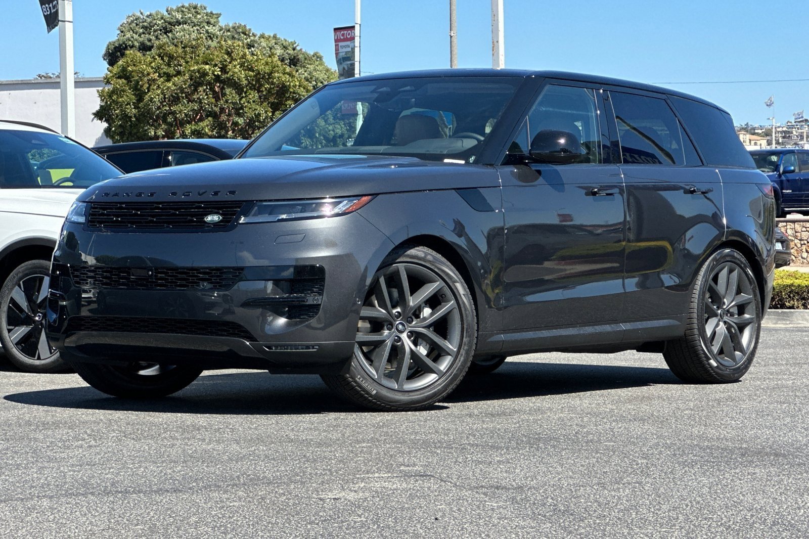 New 2025 Land Rover Range Rover Sport SE