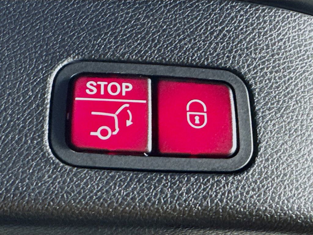 Used 2018 Mercedes-Benz GLS 550 4MATIC image 31