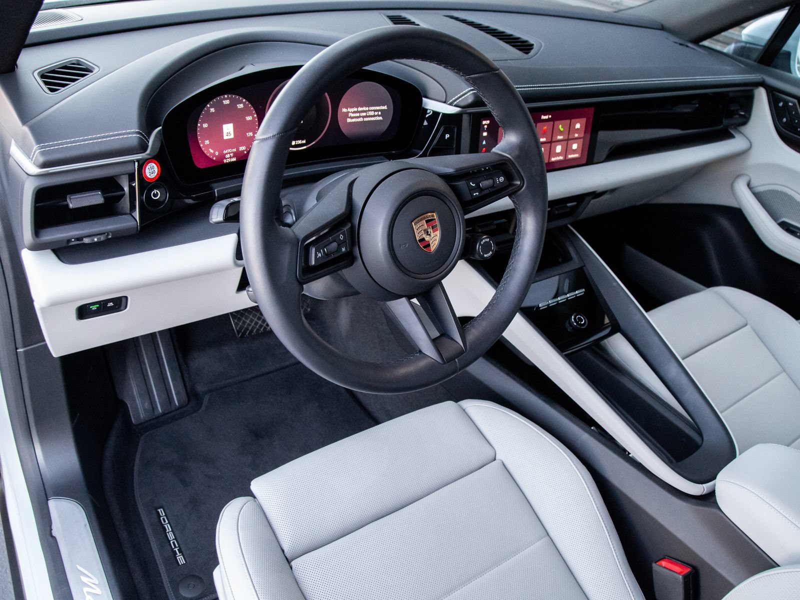 Certified 2025 Porsche Macan Electric RWD image 4