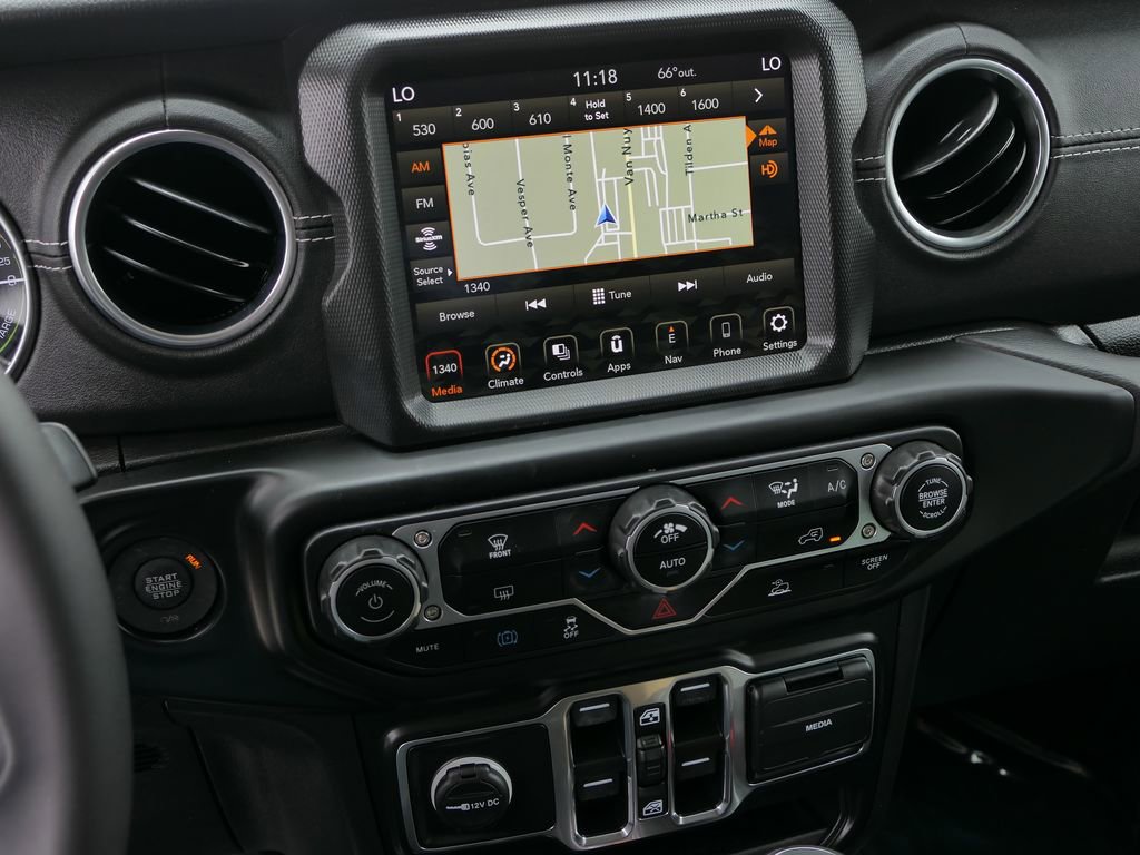 Used 2023 Jeep Wrangler Unlimited Sahara AWD/4WD image 19