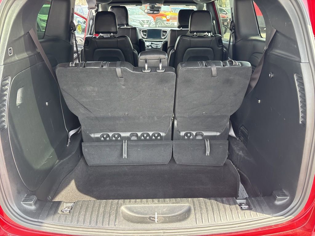 Used 2025 Chrysler Pacifica Select image 18