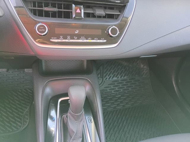 Used 2022 Toyota Corolla LE FWD image 17