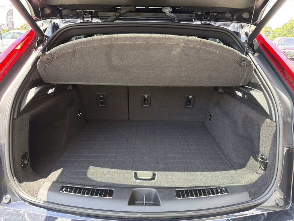 Certified 2023 Cadillac XT4 Premium Luxury FWD image 11