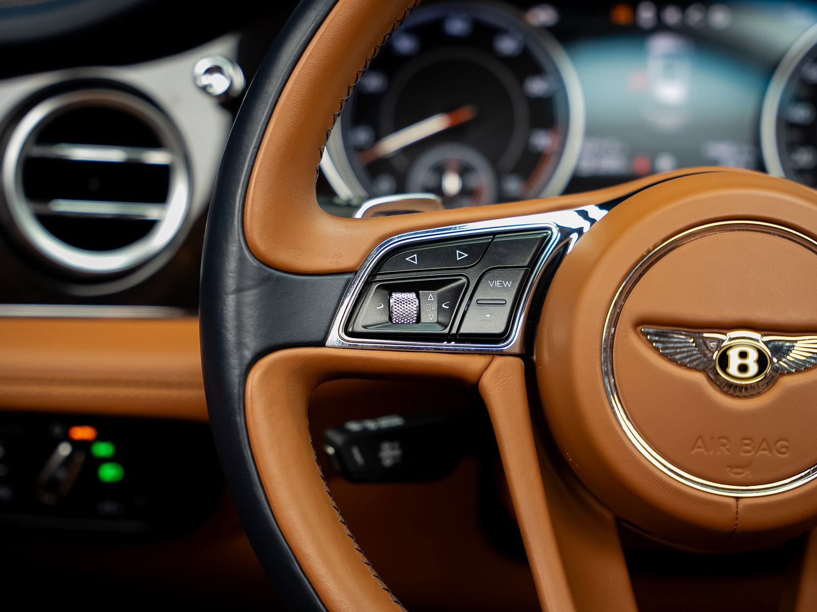 Used 2019 Bentley Bentayga image 45