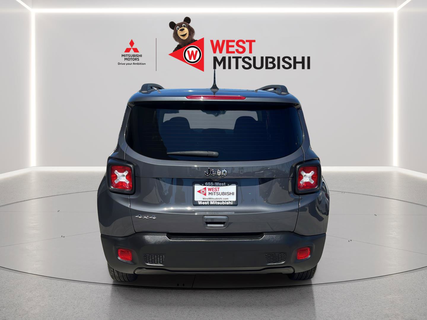 Used 2023 Jeep Renegade Latitude w/ Sun & Fun Group AWD/4WD image 5