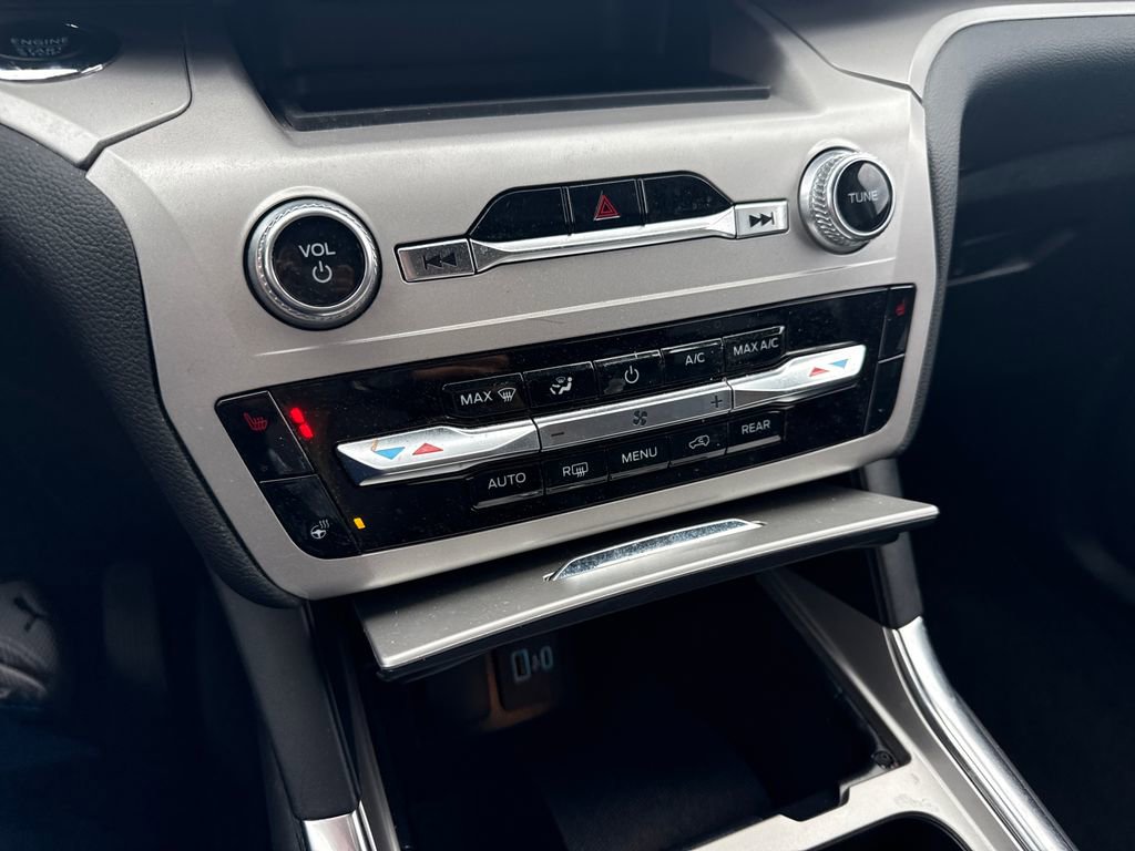 Used 2023 Ford Explorer XLT w/ Equipment Group 202A image 39