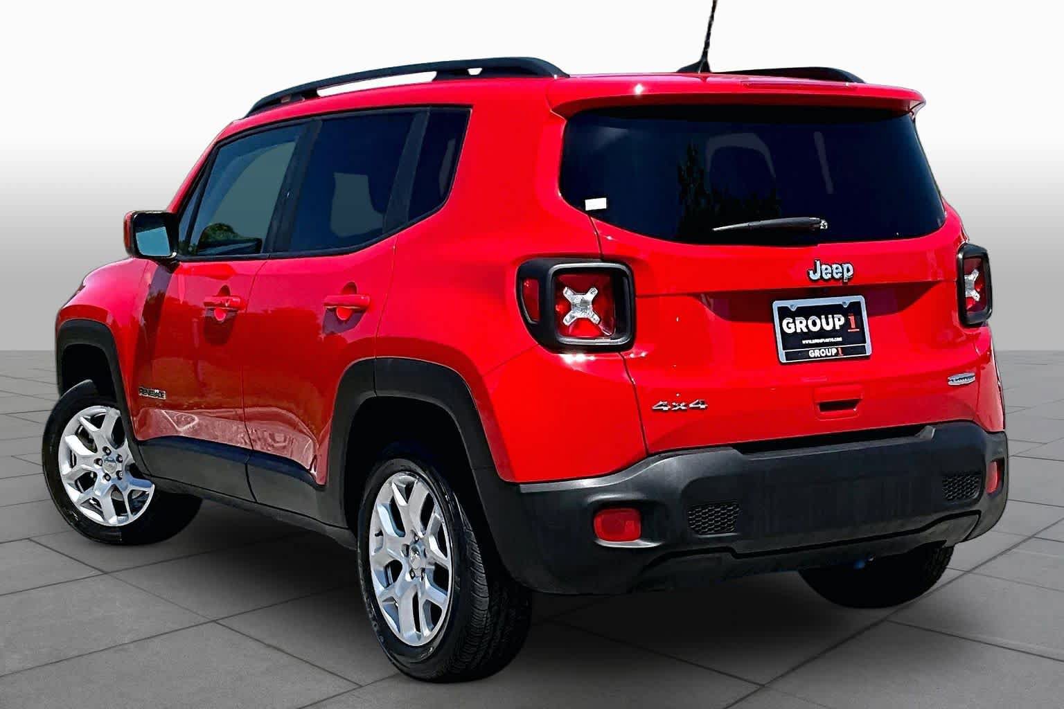 Used 2018 Jeep Renegade Latitude w/ Cold Weather Group AWD/4WD image 12