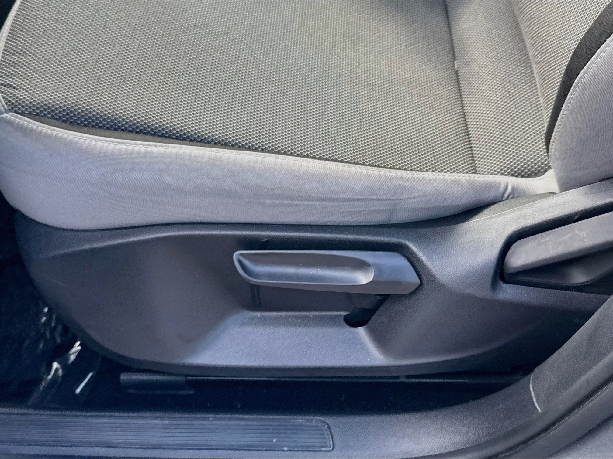 Certified 2023 Volkswagen Taos S FWD image 17