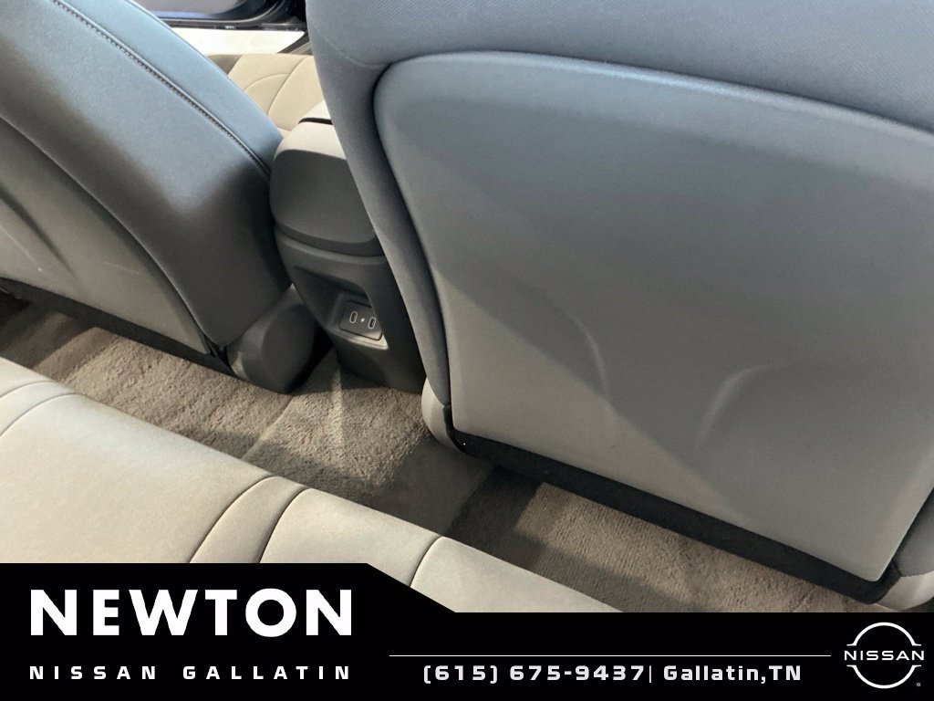 Used 2025 Hyundai Elantra Sport FWD image 14