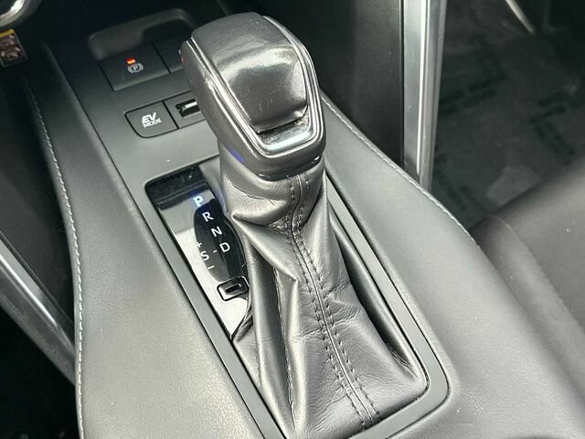 Used 2024 Toyota Venza LE AWD/4WD image 25