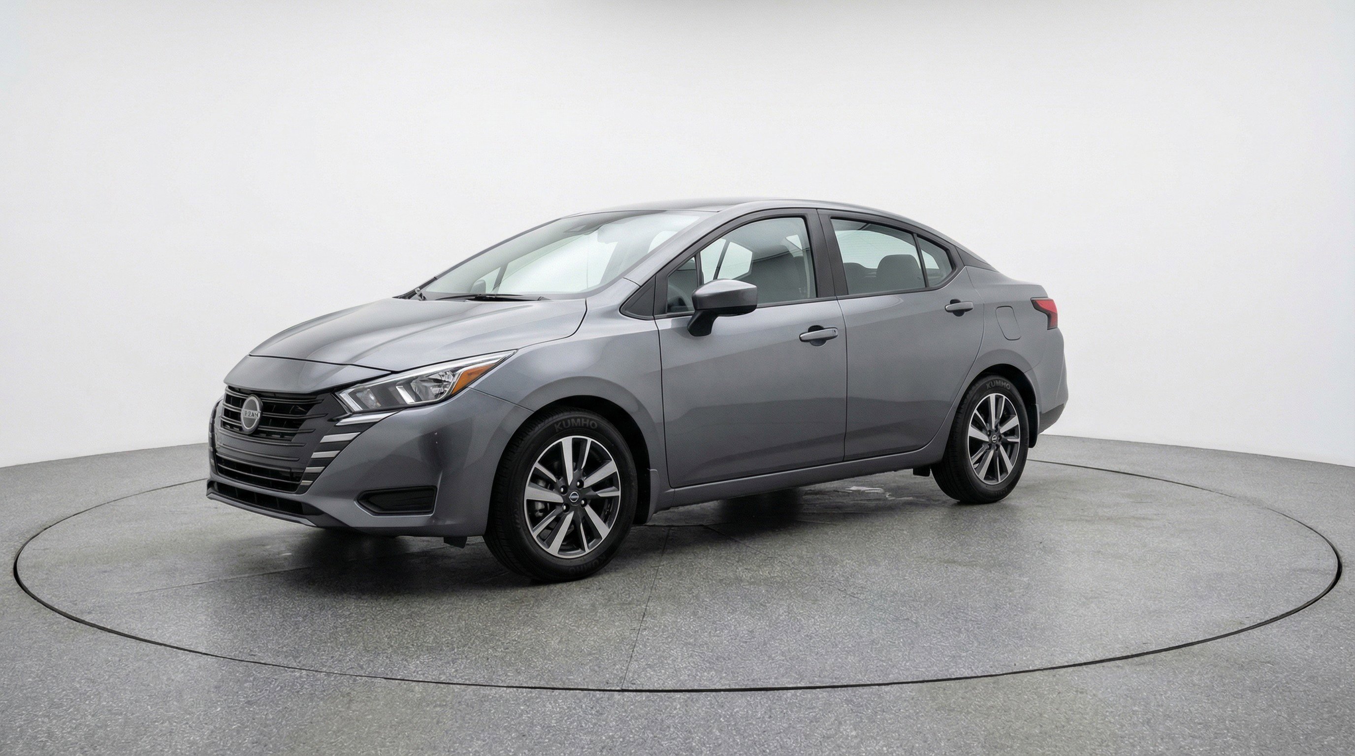 Used 2025 Nissan Versa SV image 3