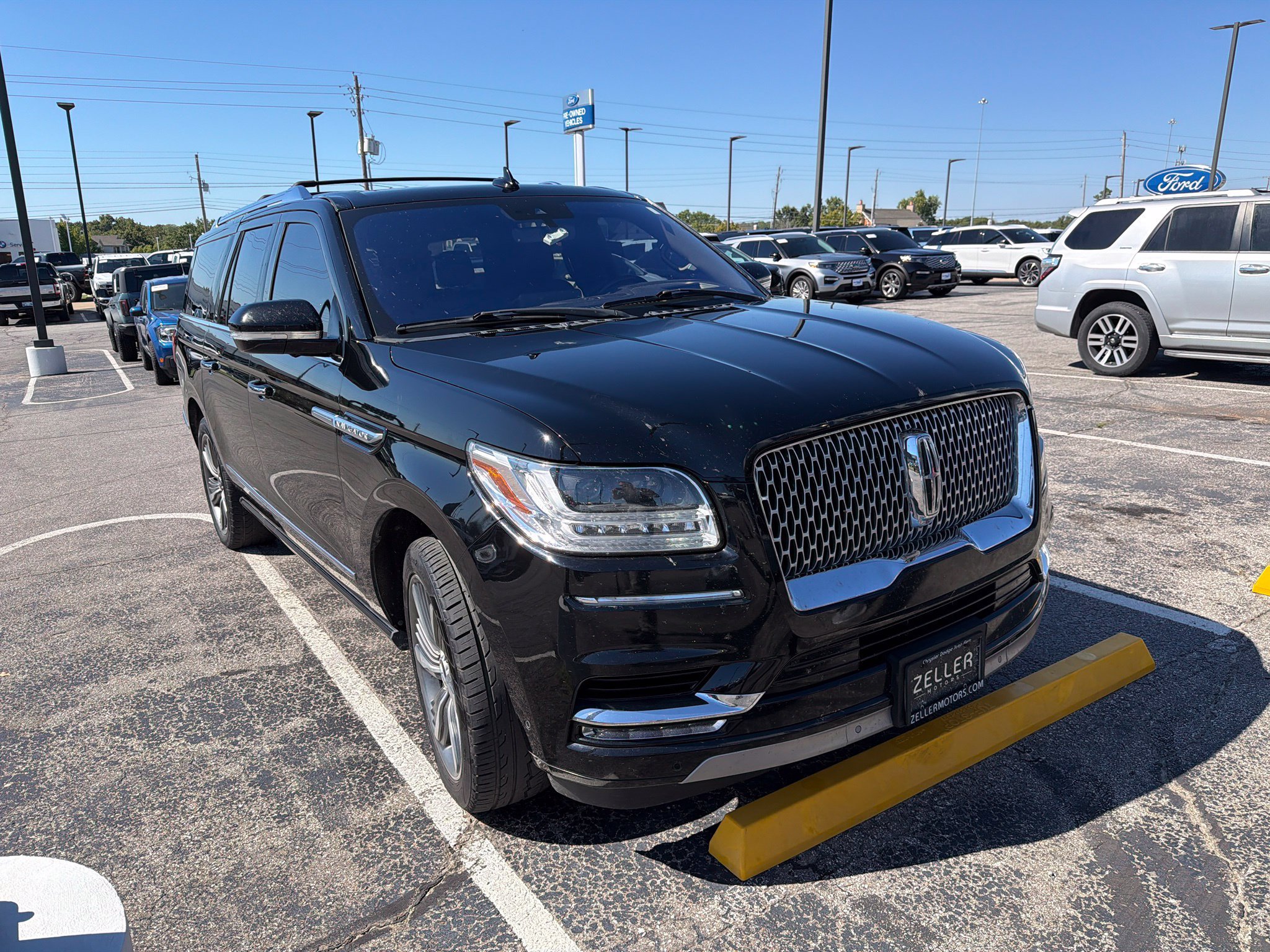 Used 2018 Lincoln Navigator L Reserve w/ Technology Package AWD/4WD image 3
