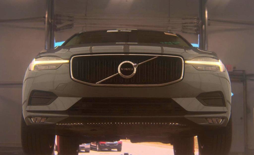 Used 2021 Volvo XC60 T5 Momentum w/ Premium Package AWD/4WD image 3