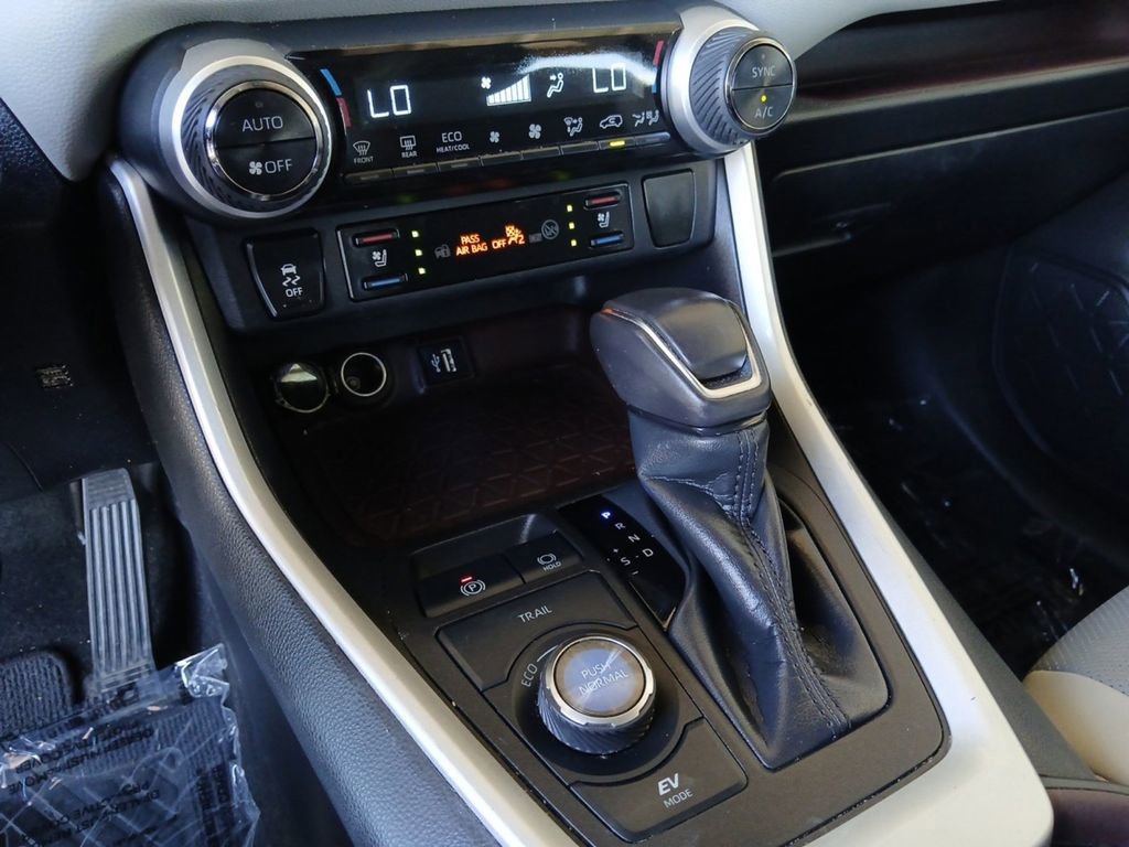 Used 2023 Toyota RAV4 Limited AWD/4WD image 19