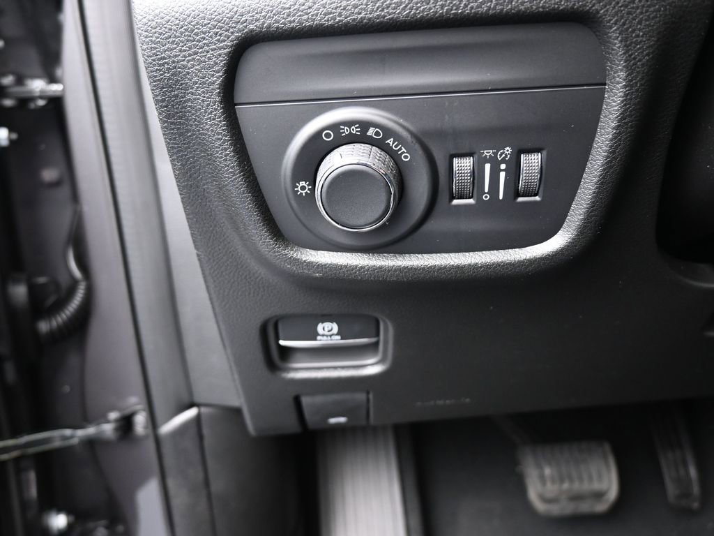 New 2025 Jeep Grand Cherokee Altitude image 26