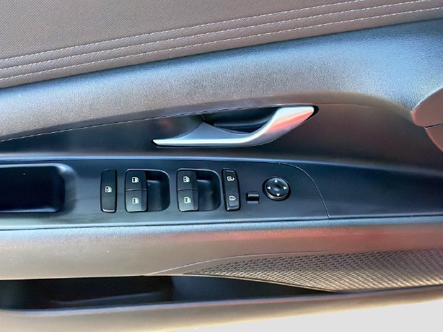 Used 2023 Hyundai Elantra Limited FWD image 19