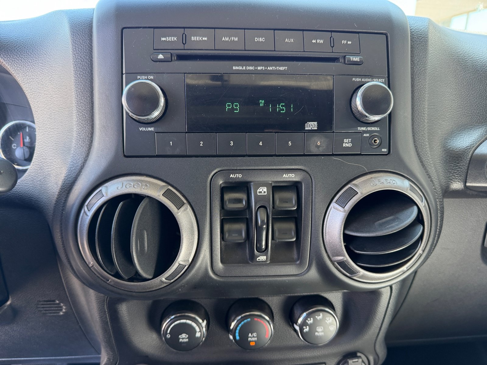 Used 2018 Jeep Wrangler Unlimited Sport S AWD/4WD image 28