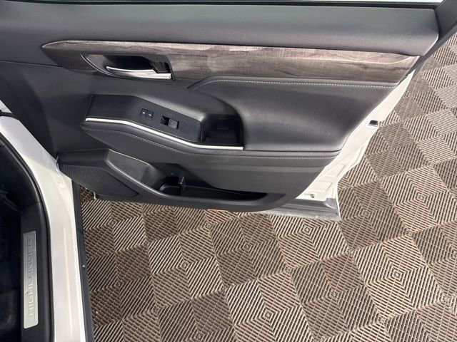 Used 2021 Toyota Highlander Limited image 11