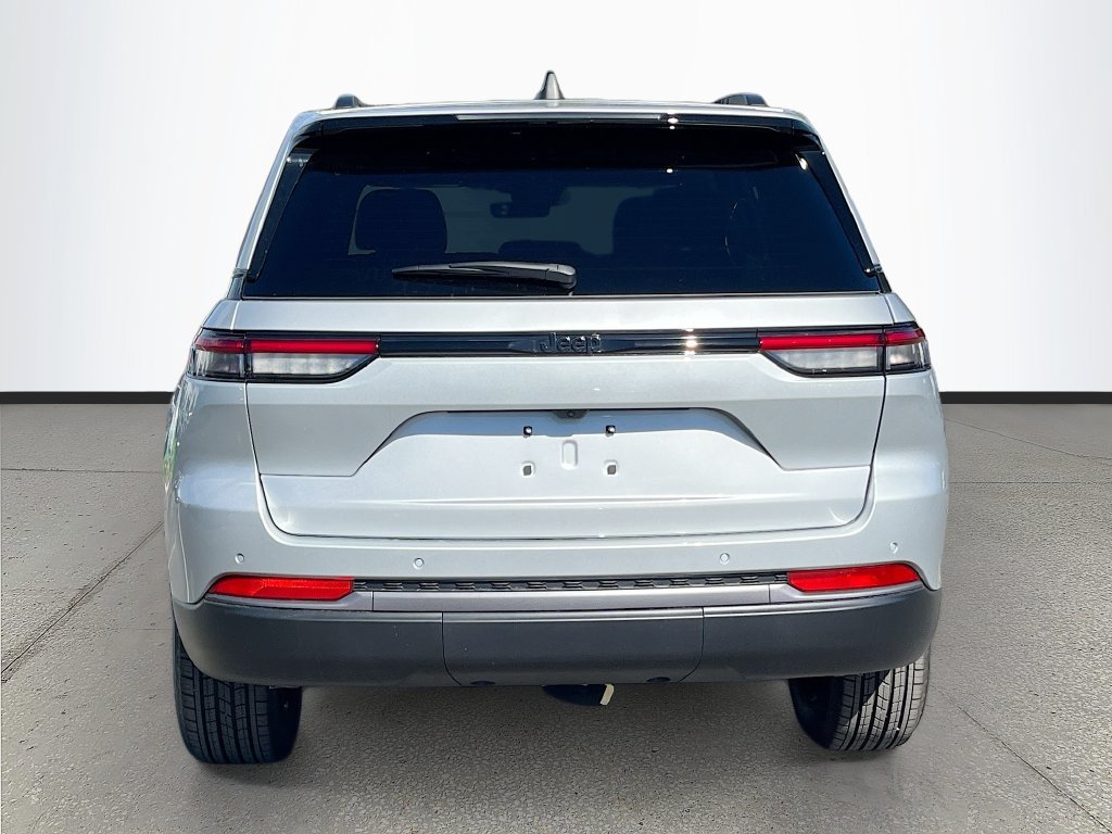 New 2026 Jeep Grand Cherokee Altitude RWD image 6