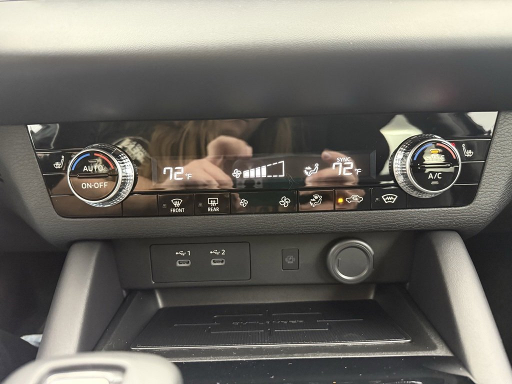 New 2025 Mitsubishi Outlander SE image 24