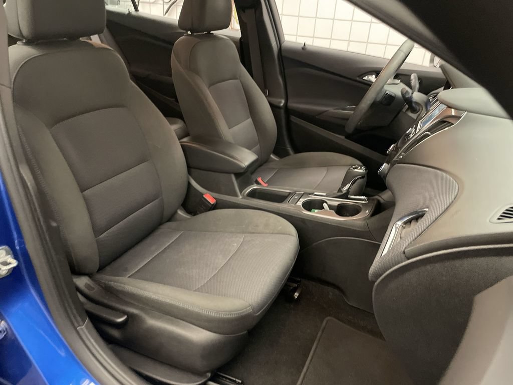 Used 2018 Chevrolet Cruze LT w/ Convenience Package FWD image 20