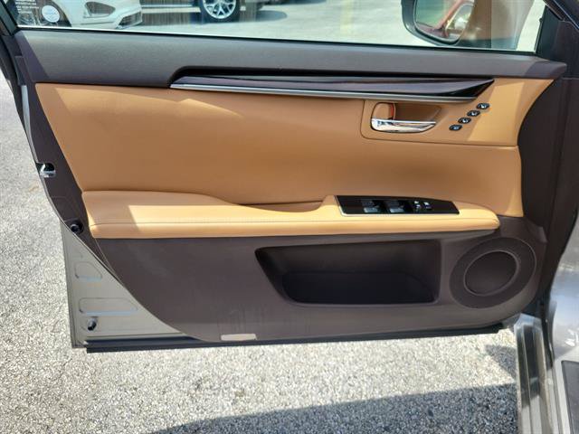 Used 2016 Lexus ES 350 w/ Luxury Package w/Wood Trim FWD image 35
