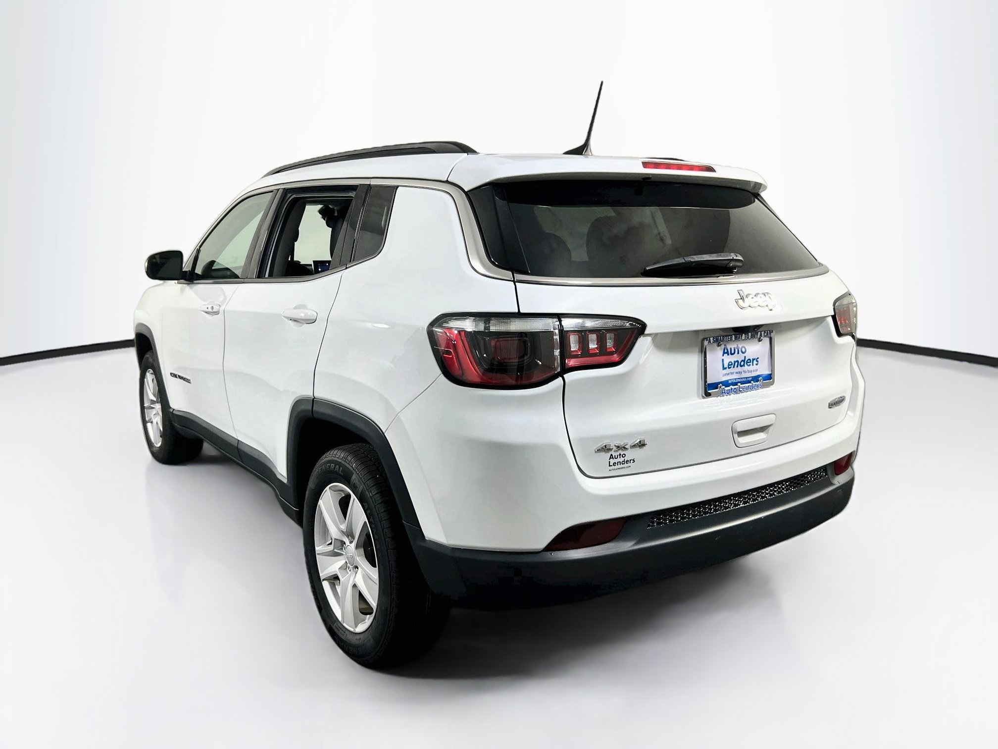 Used 2022 Jeep Compass Latitude w/ Sun and Sound Group AWD/4WD image 7
