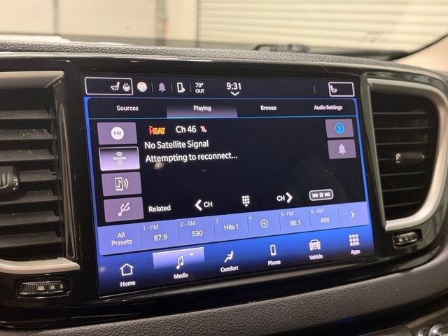 Used 2021 Chrysler Pacifica Touring-L FWD image 15