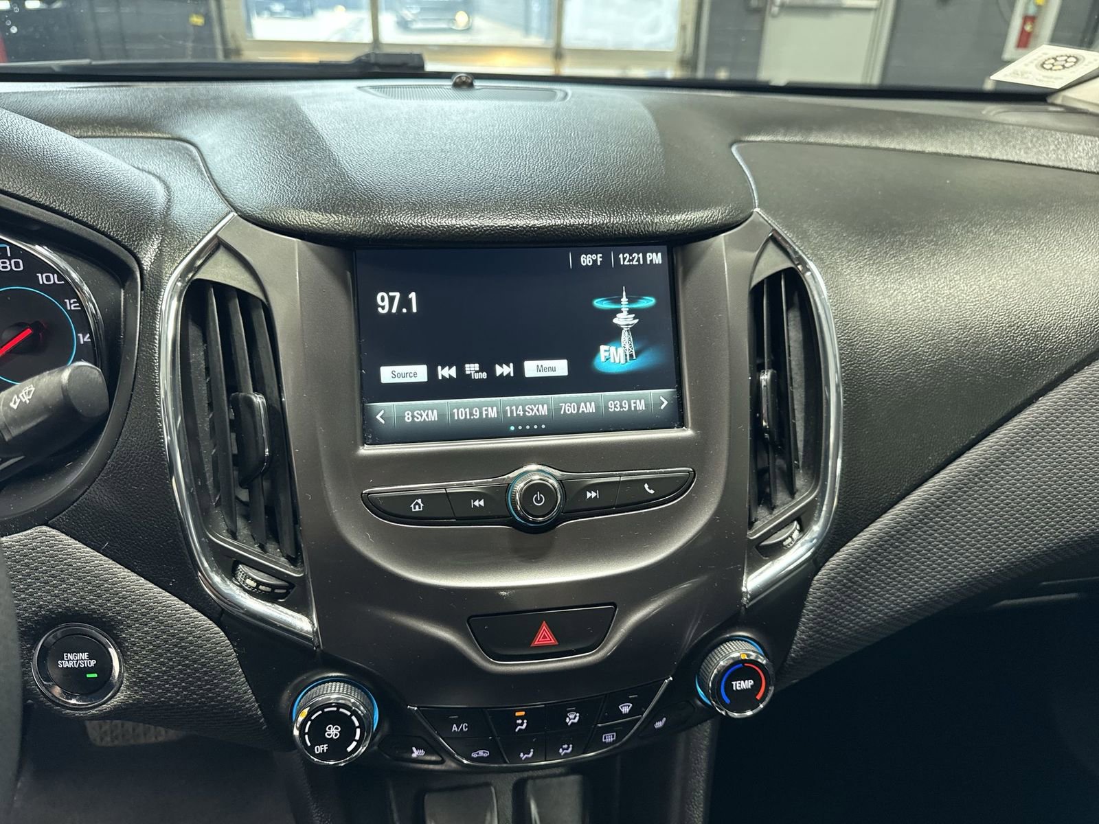 Used 2017 Chevrolet Cruze LT w/ Convenience Package image 13