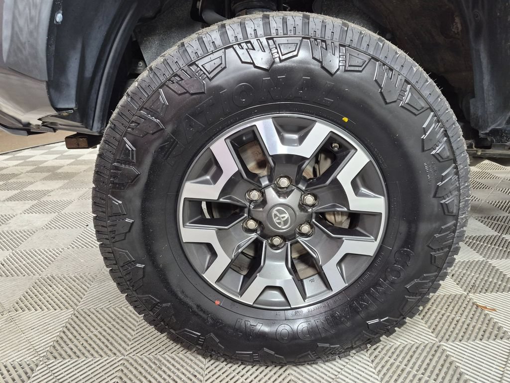 Used 2019 Toyota Tacoma TRD Off-Road AWD/4WD image 29