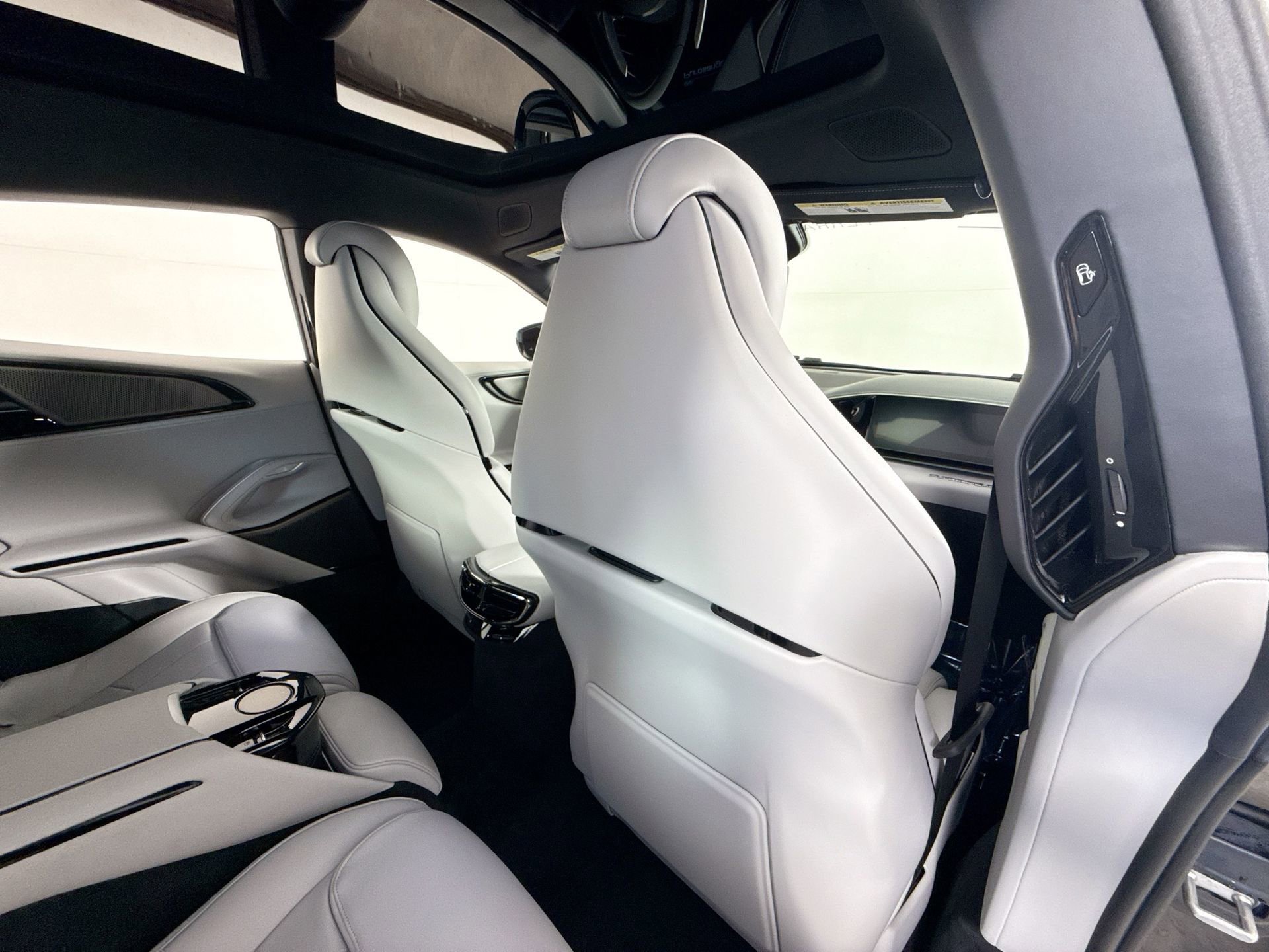 Certified 2025 Ferrari Purosangue AWD/4WD image 23
