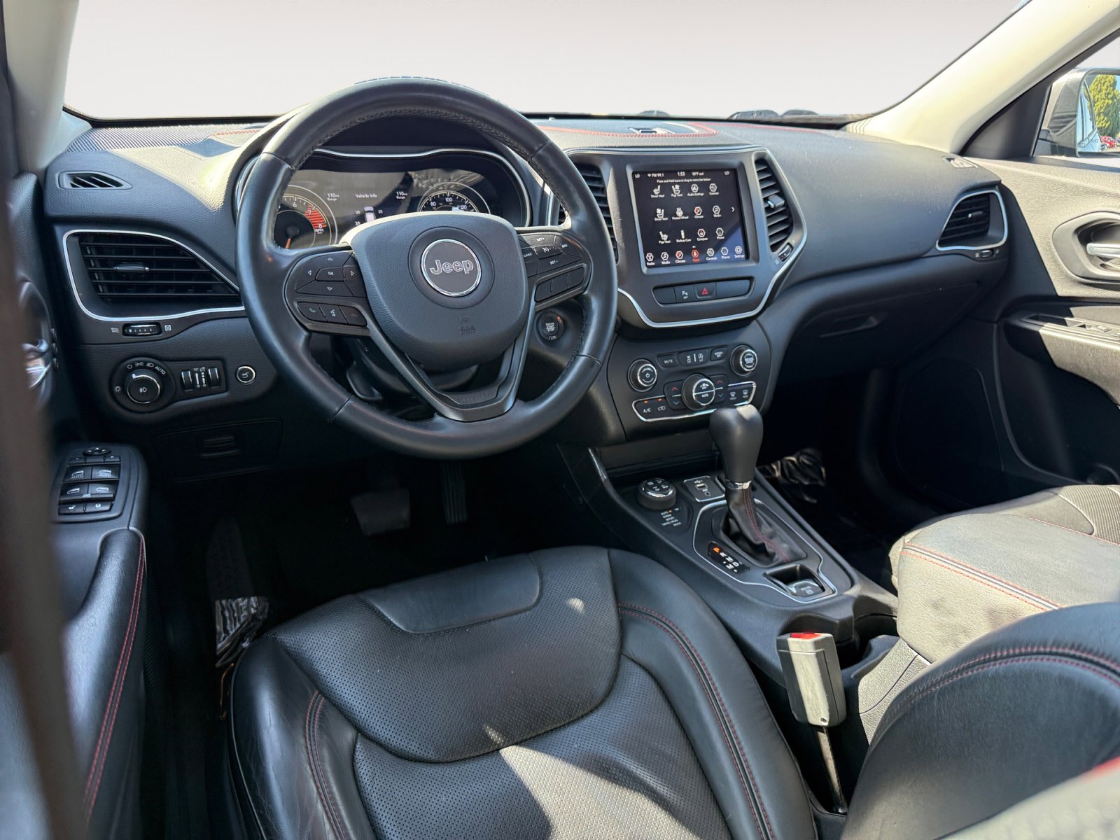 Used 2020 Jeep Cherokee Trailhawk image 15