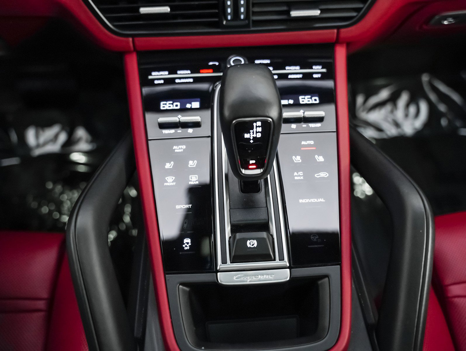 Certified 2022 Porsche Cayenne Platinum Edition w/ Premium Package Plus image 19