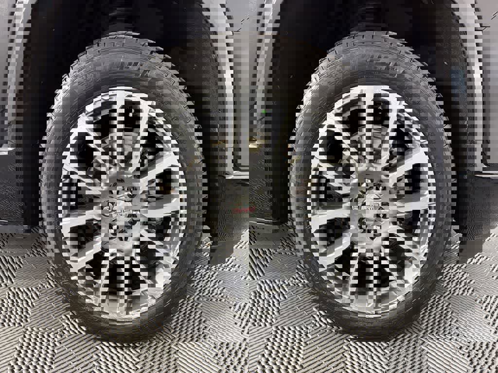 Certified 2022 GMC Acadia Denali w/ Denali Ultimate Package image 16