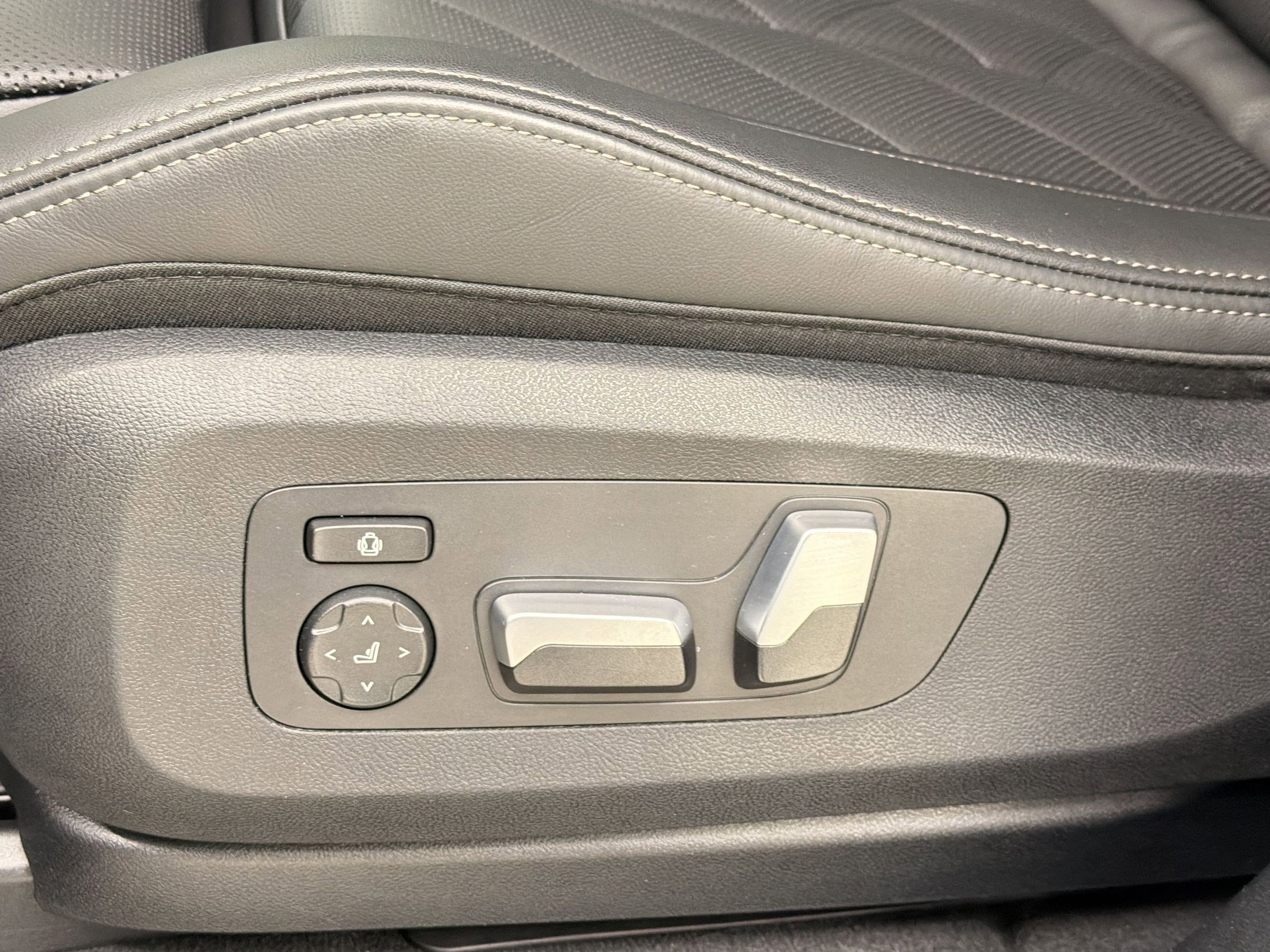 Certified 2026 BMW X5 xDrive40i w/ M Sport Package image 14