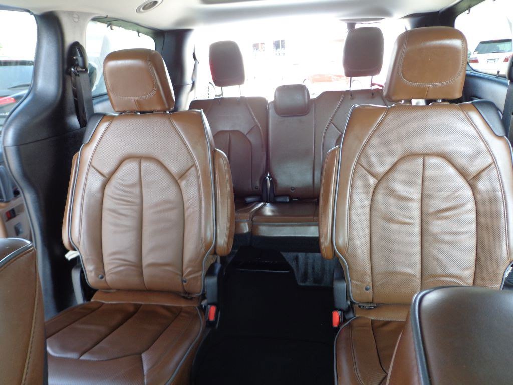 Used 2017 Chrysler Pacifica Limited w/ UConnect Theater Package FWD image 22