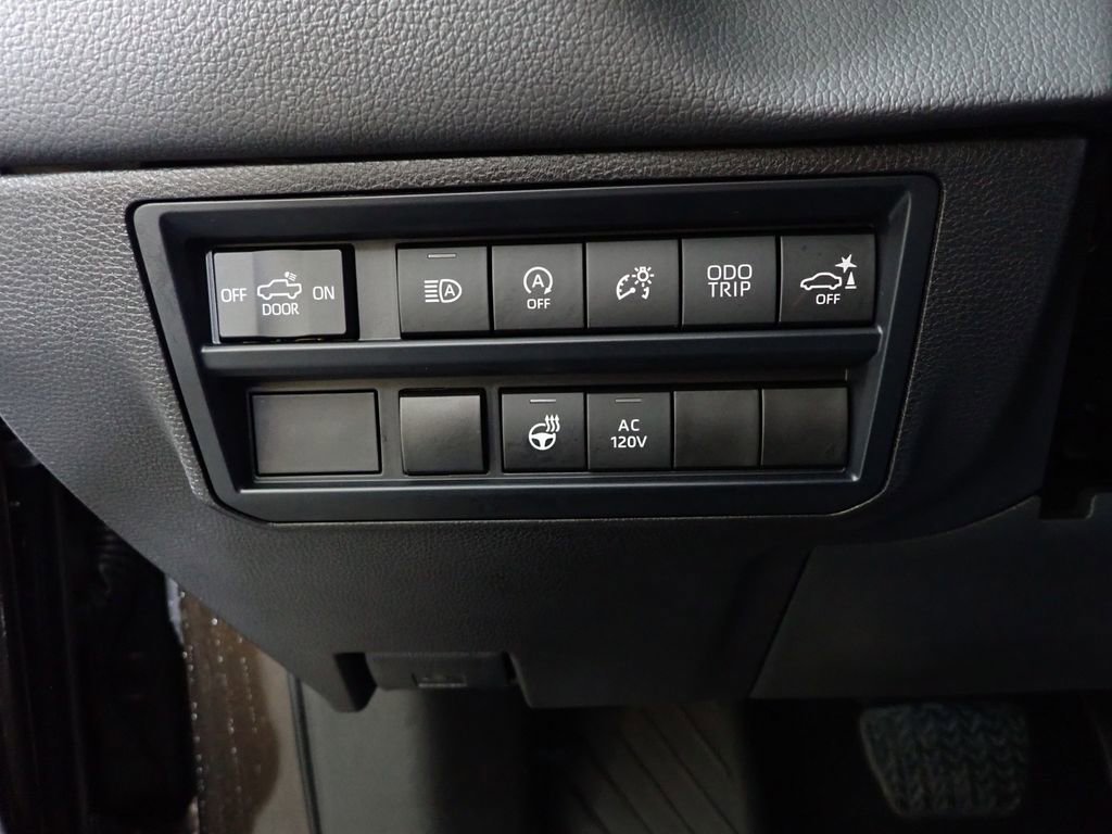 Used 2025 Toyota Tundra Limited AWD/4WD image 27