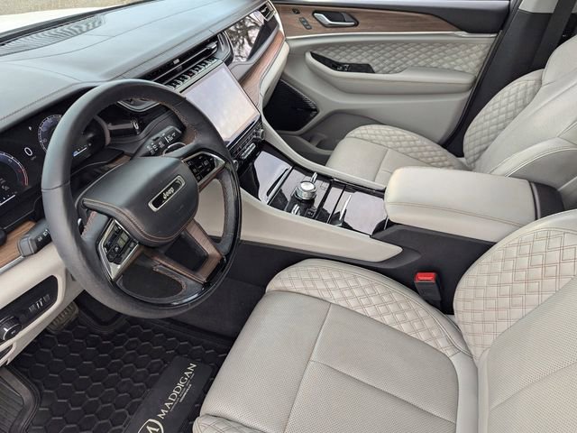 Used 2023 Jeep Grand Cherokee L Summit w/ Advanced Protech Group IV AWD/4WD image 21