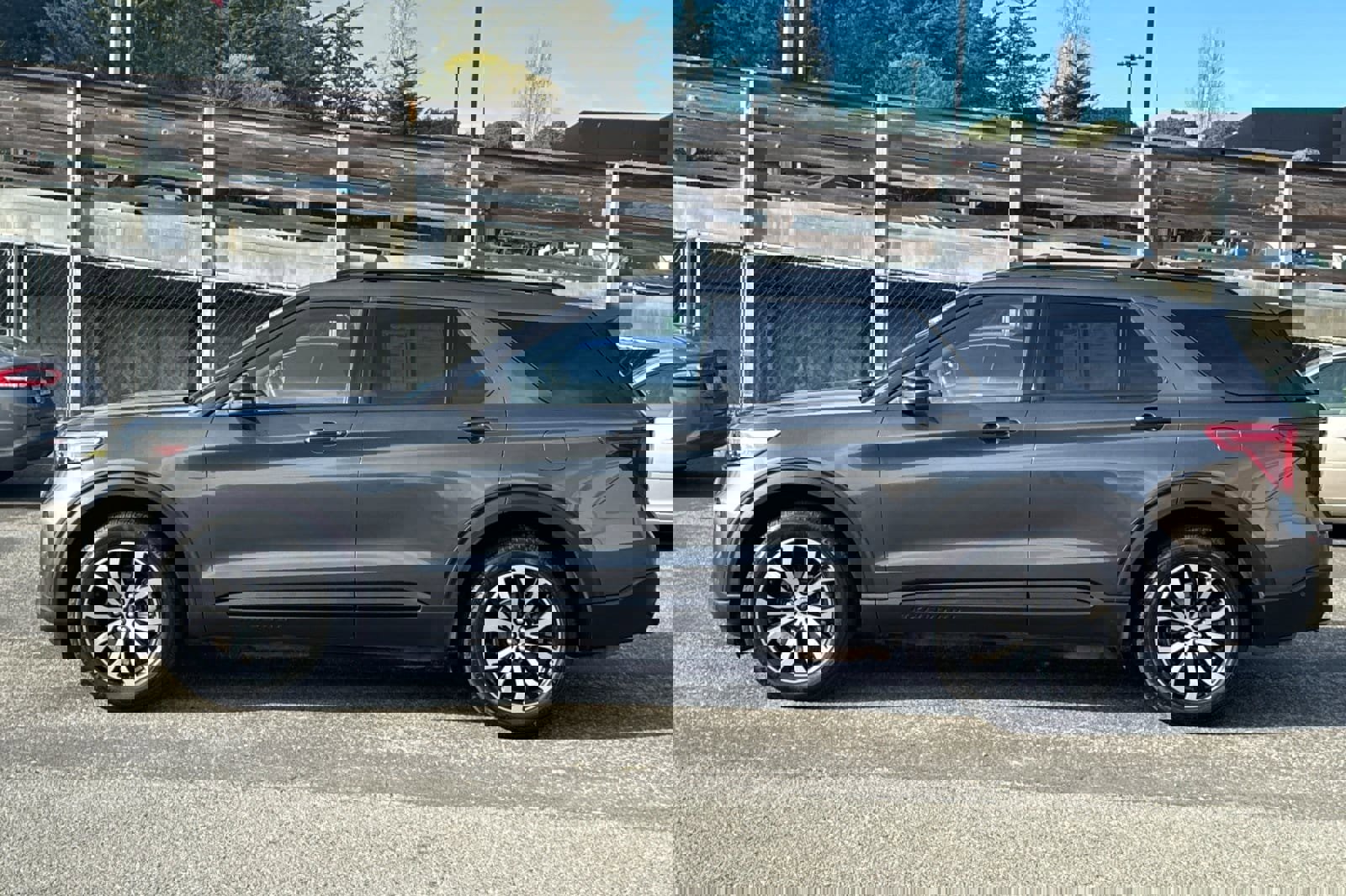 Used 2020 Ford Explorer ST w/ Premium Technology Package image 7