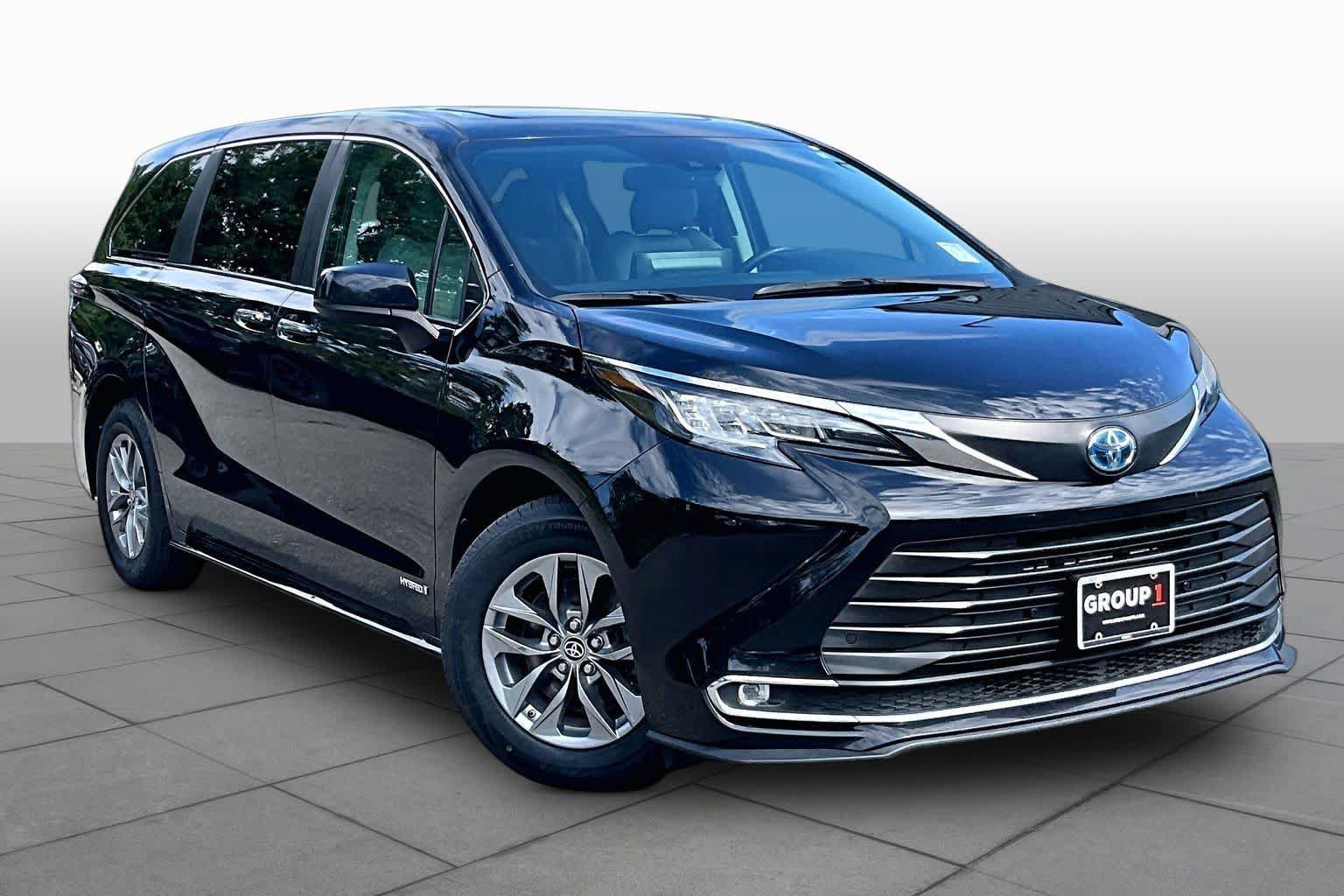 Used 2021 Toyota Sienna XLE FWD image 3
