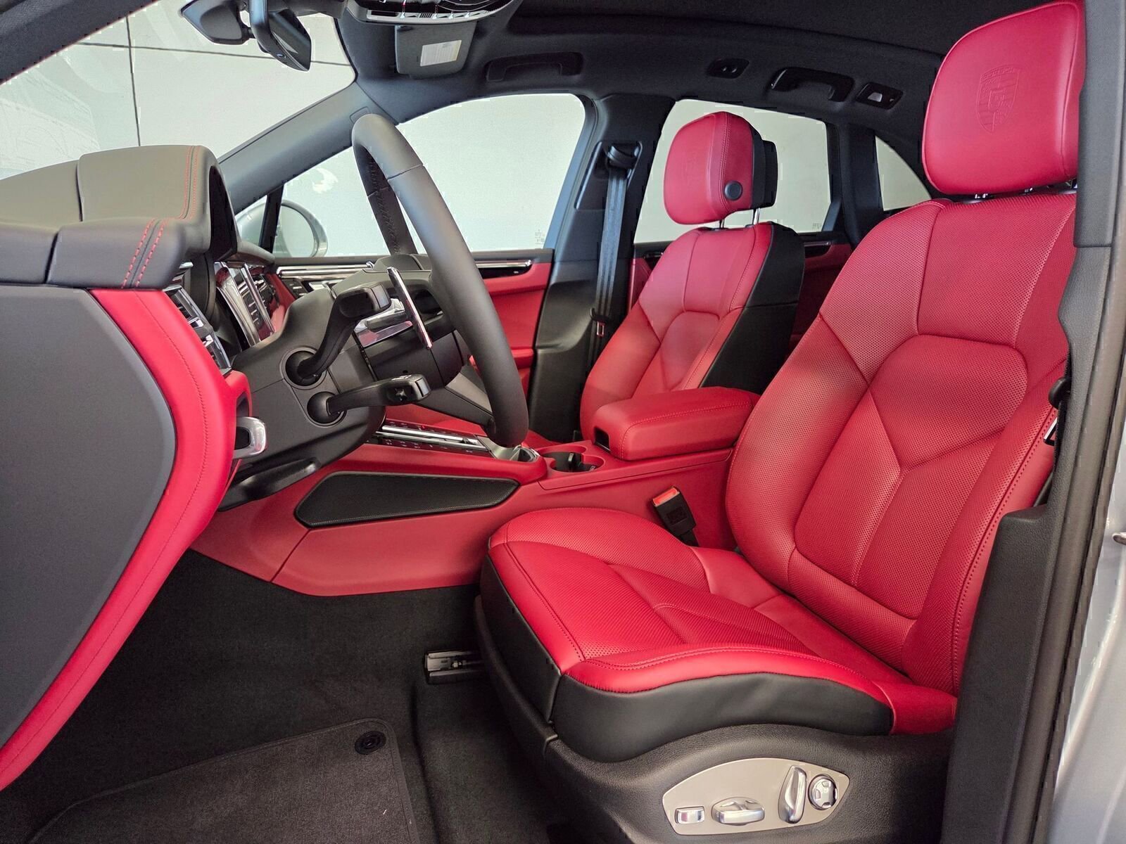 Certified 2026 Porsche Macan S AWD/4WD image 5