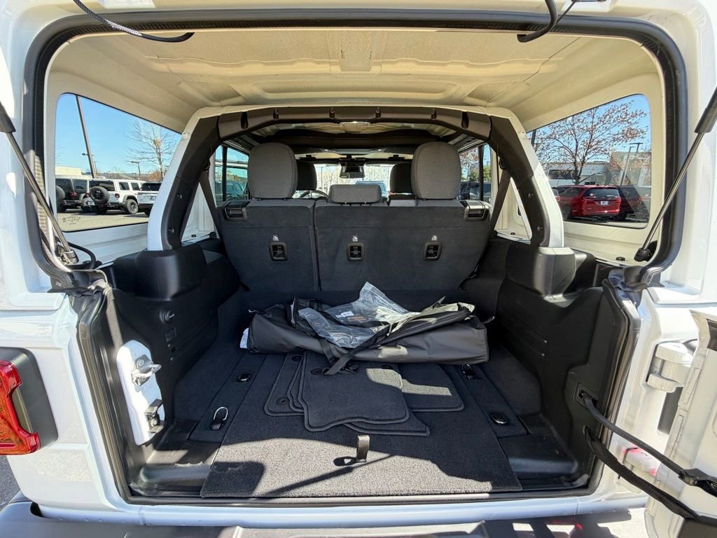 Certified 2025 Jeep Wrangler Unlimited Sahara image 32