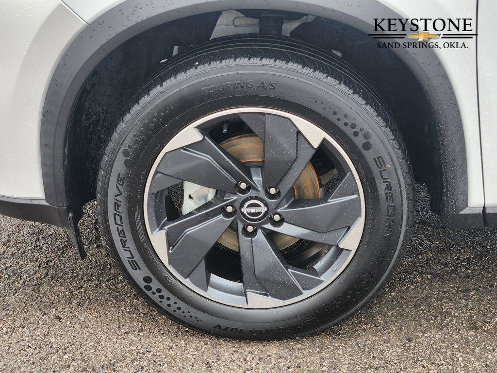 Used 2024 Nissan Rogue SV image 12